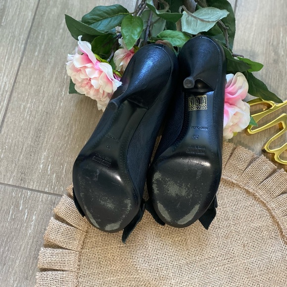 Miu Miu Bow Peep Toe Stiletto Heel Black Leather size EU 39 Matte Black - Picture 11 of 11